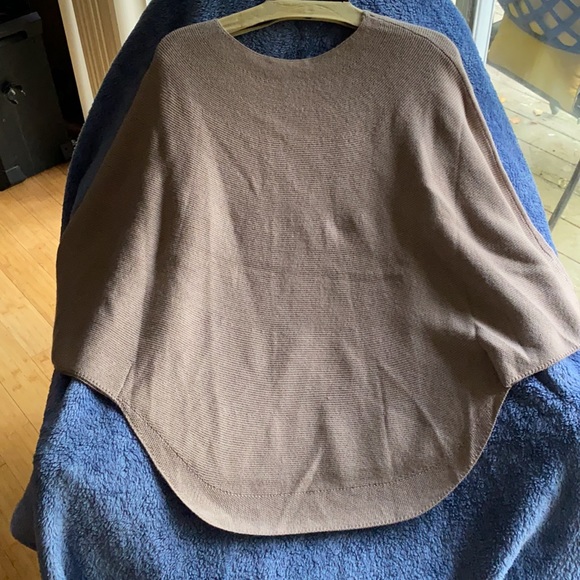 Joan Vaas Wool Blend Poncho Sweater NeverUsed - Picture 2 of 9